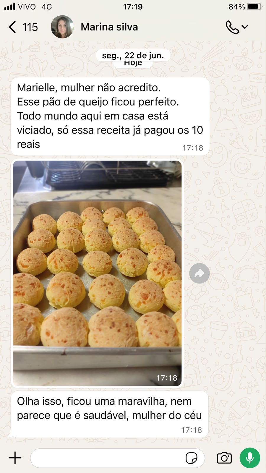 Print de WhatsApp de cliente elogiando o pão de queijo