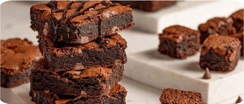Brownies sem açúcar empilhados